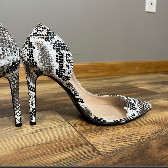Qupid snake print closed toe heels size 9 - Picture 4 of 11